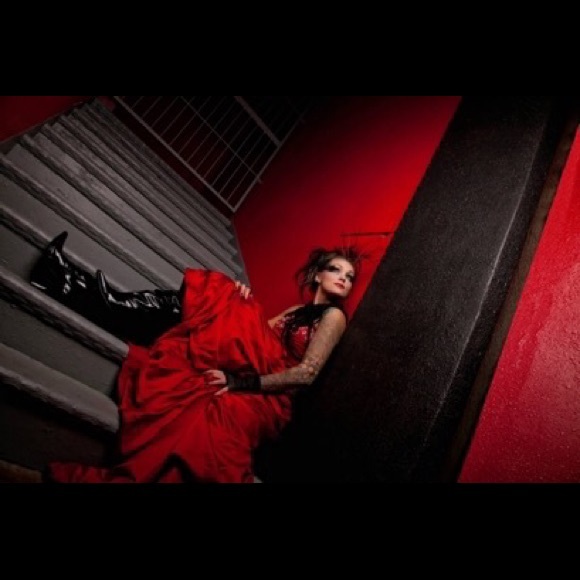 Gorgeous Red Wedding Prom Dress 10 - Picture 2 of 3